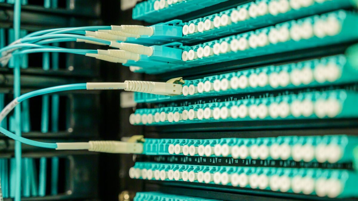 Verlegung eines Glasfaserkabels für den Internetanschluss