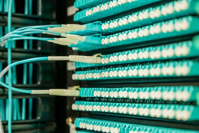 Verlegung eines Glasfaserkabels für den Internetanschluss